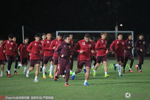 欧冠-巴黎1-1多特携手出线 姆巴佩空门遭聚勒解围北京时间12月14日凌晨4:00，2023-24赛季欧冠小组赛F组第6轮，巴黎圣日尔曼客战多特蒙德。